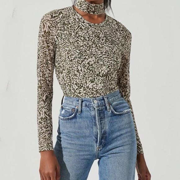 ASTR The Label Women's Zazie Mock Neck Top - Size S - Picture 8 of 8